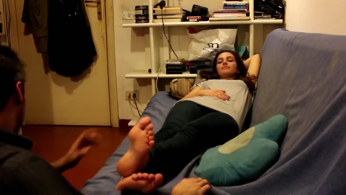 tunisienne sniff smell stinky feet tunisienne
