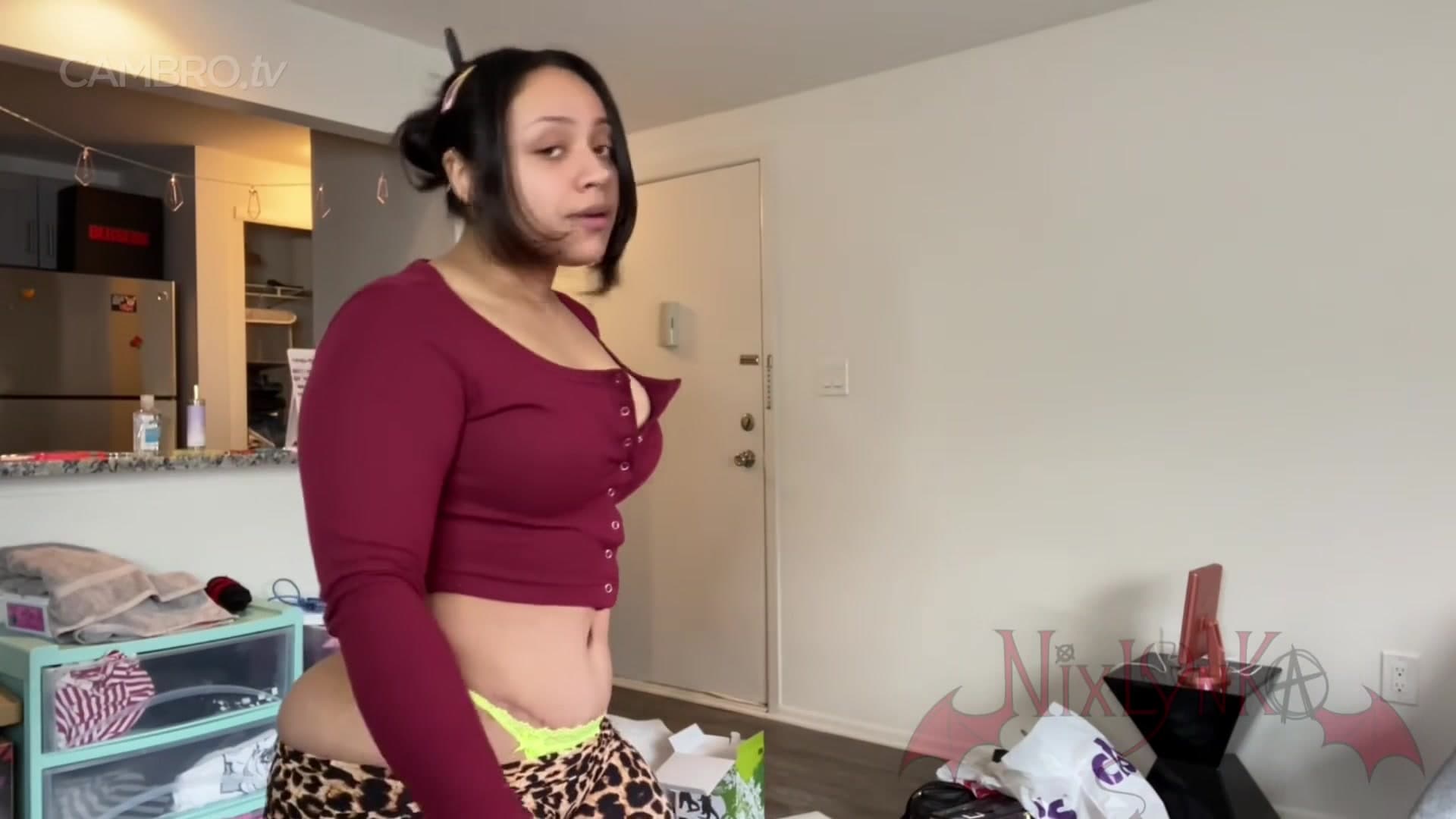 Nixlynka- College Boy Jerks Off to Big Booty Maid