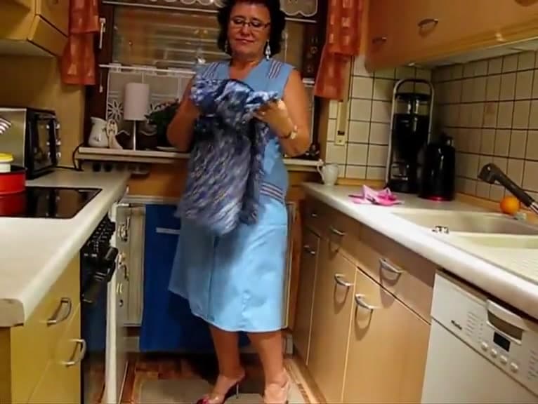 Fette geiel kuechen oma zeigt ihr fickfleisch