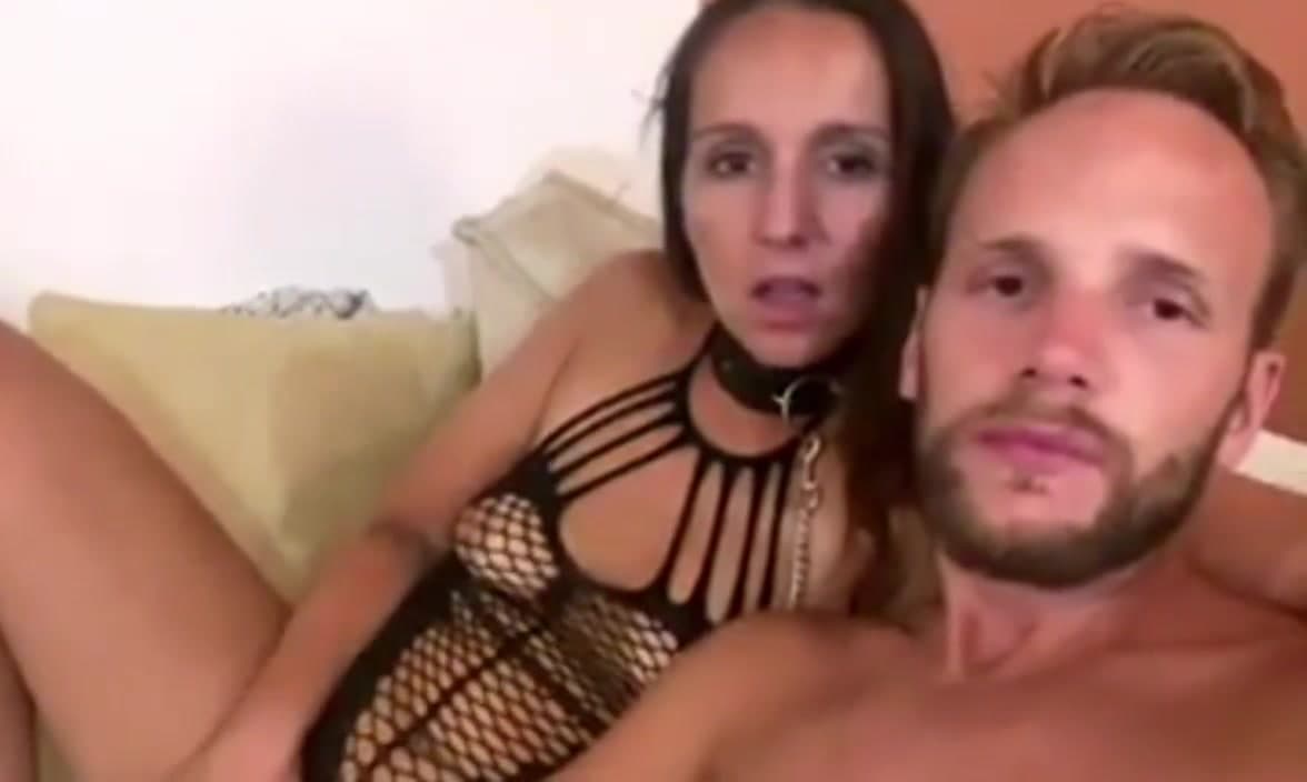 show cam sexe d une belle brune en body