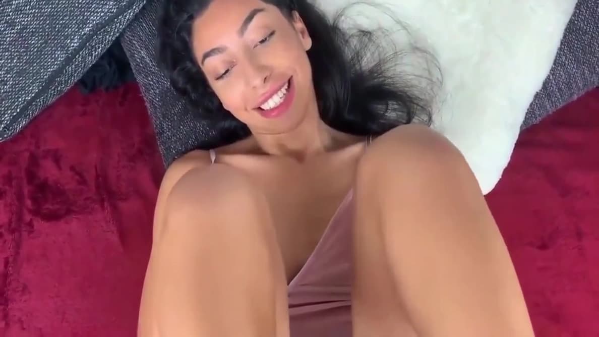 Aylar Gibt Footjob