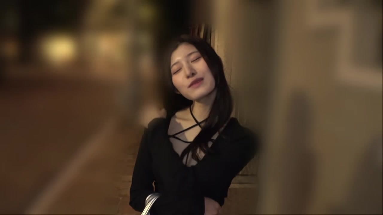 妖艶なダウナー系美女を発見！美人でスタイル抜群なのにヤルことヤッてる？