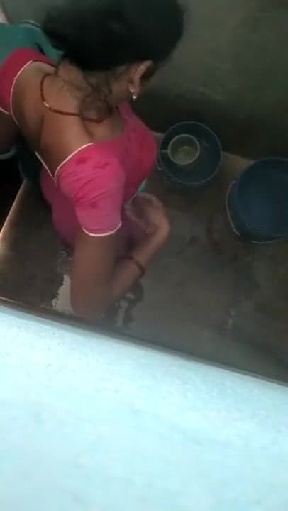 basanti bhabi bathing 6 wearing sharee