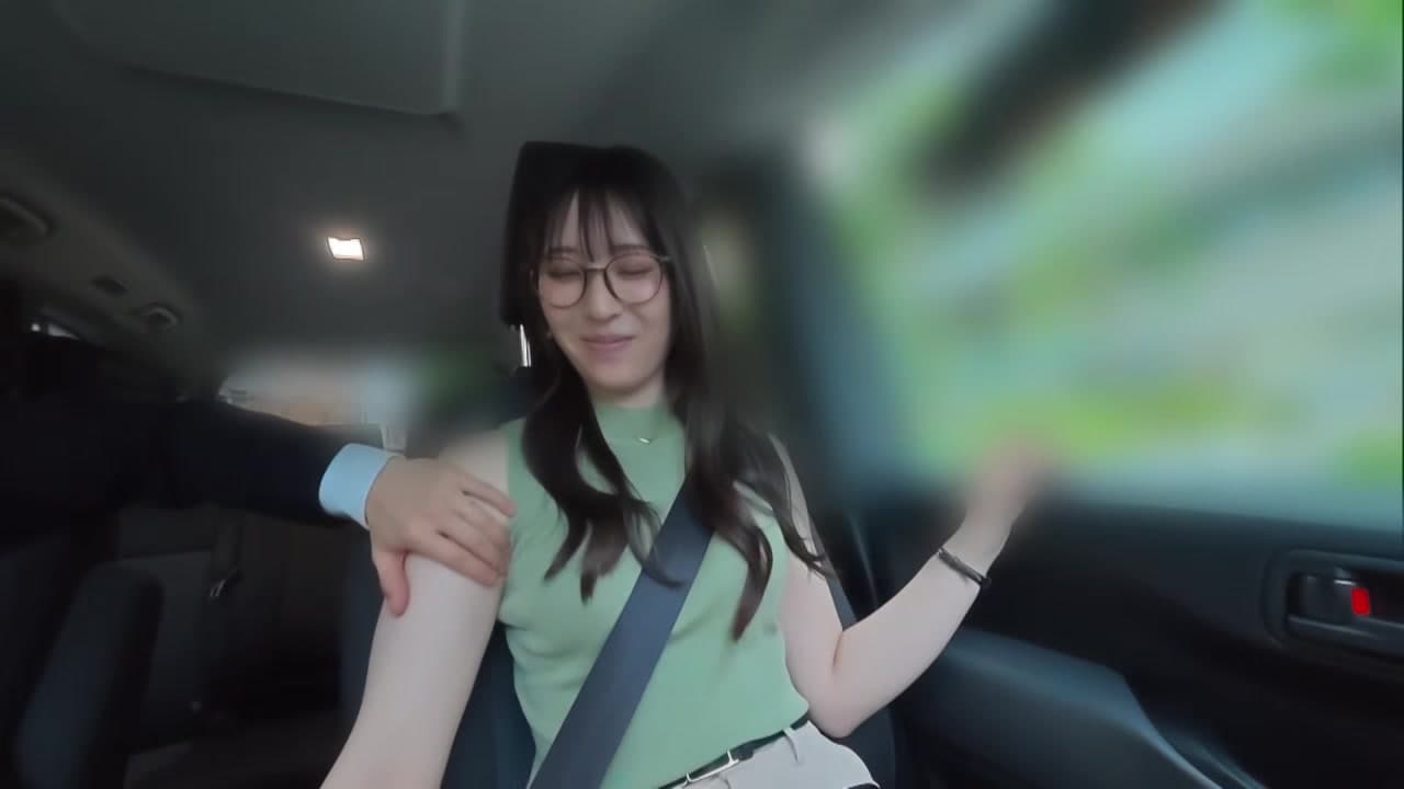 社内で一番人気なスレンダー巨乳ちゃんとW不倫。美しすぎるスレンダーボディに卑猥な美巨乳