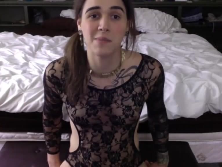 Amateur shemale self facial
