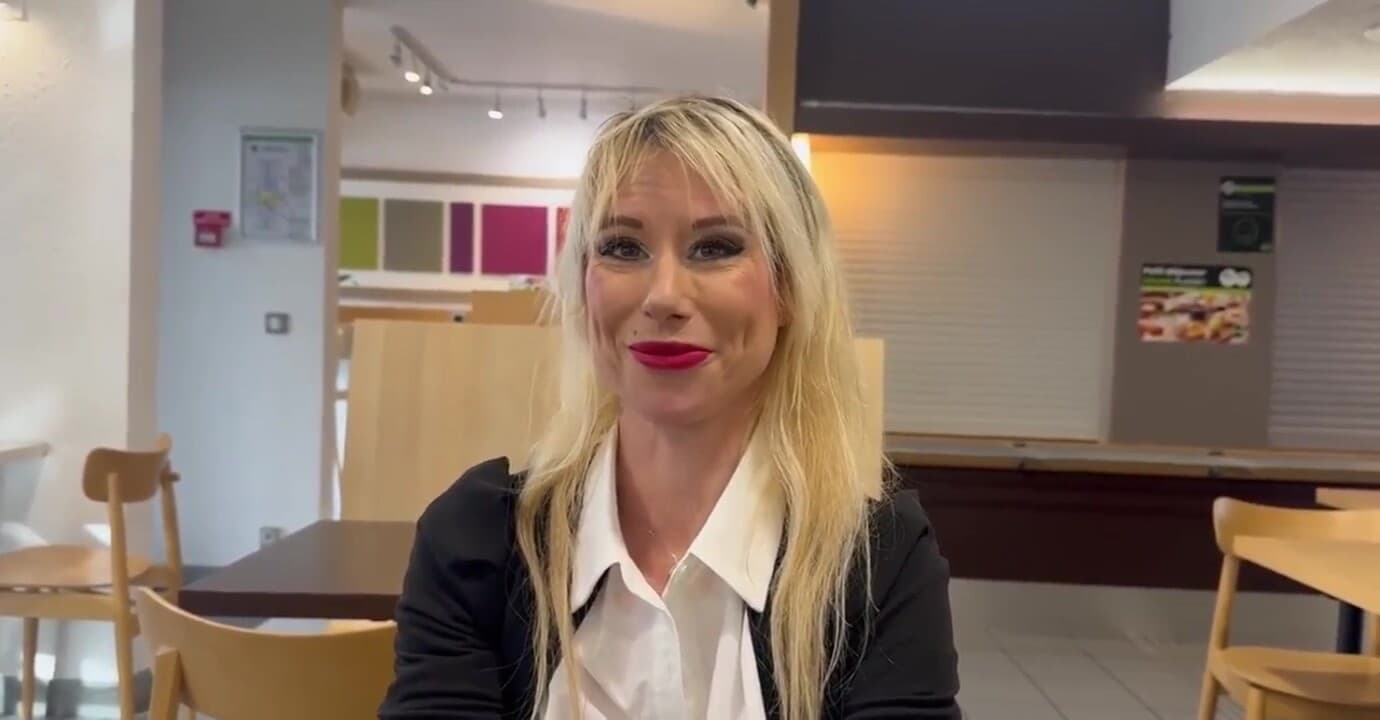 une mature a peine divorcée passe un casting porno